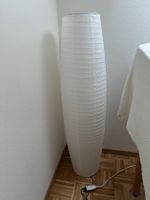 Stehleuchte mit Papierschrim