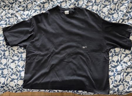 NOLOGO T- Shirt Size XL fit Boxy
