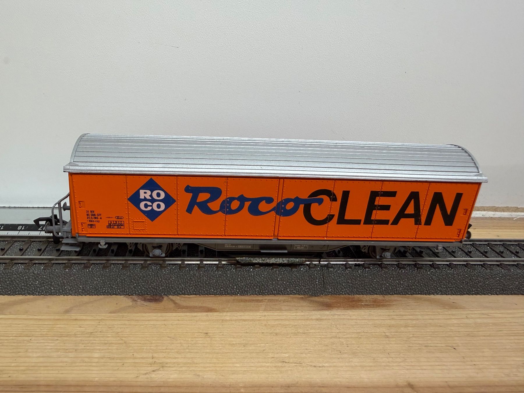 Roco Modelleisenbahnen: Spur H0 Roco Clean Schiebewandwagen DC – Gebraucht aus Büsserach von ModellbahnDepot 2
