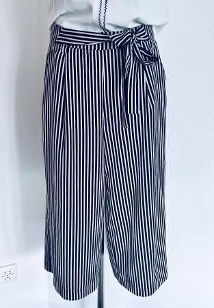 TOP 🩷 Gr 38 M ZARA gestreifte Sommerhose 7/8 schwarz-weiss