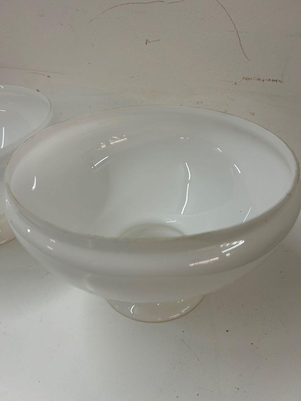 Paralumi: antike Glaslampenschirme / Petrollampe Glas weiss – Usato da Zürich venduto da Levelart 4