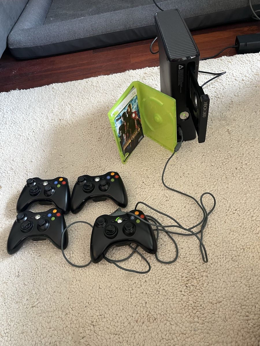 Giochi: Xbox 360 + 4 Controller + Iron Man 2 – Usato da Baden venduto da tob_t8gw 1