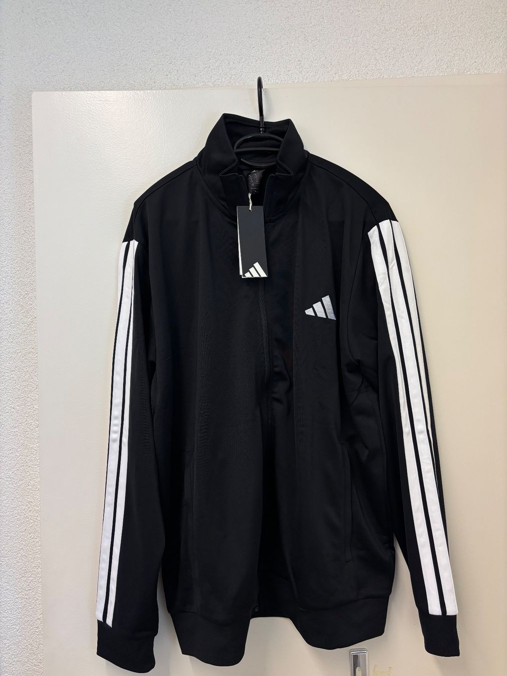 Adidas Jacken: Adidas Trainingsjacke – Neu und originalverpackt aus Zürich von mc_mike77