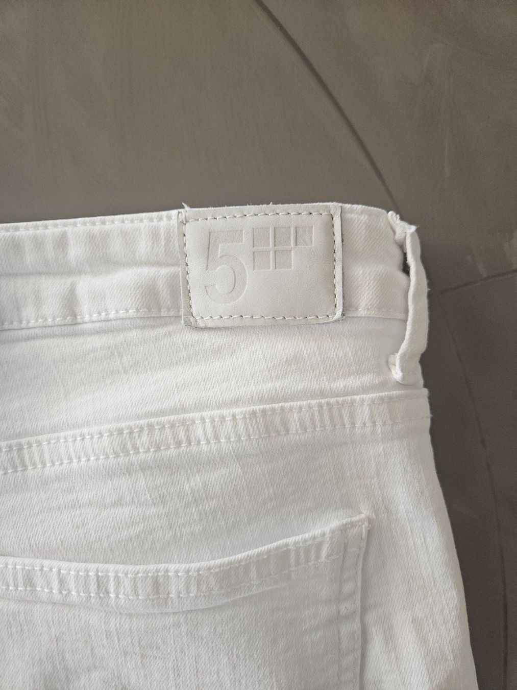 Jeans: weisse Jeans, Modell Kate, slim fit, Gr. 29 – Gebraucht aus Seengen von babawid 3