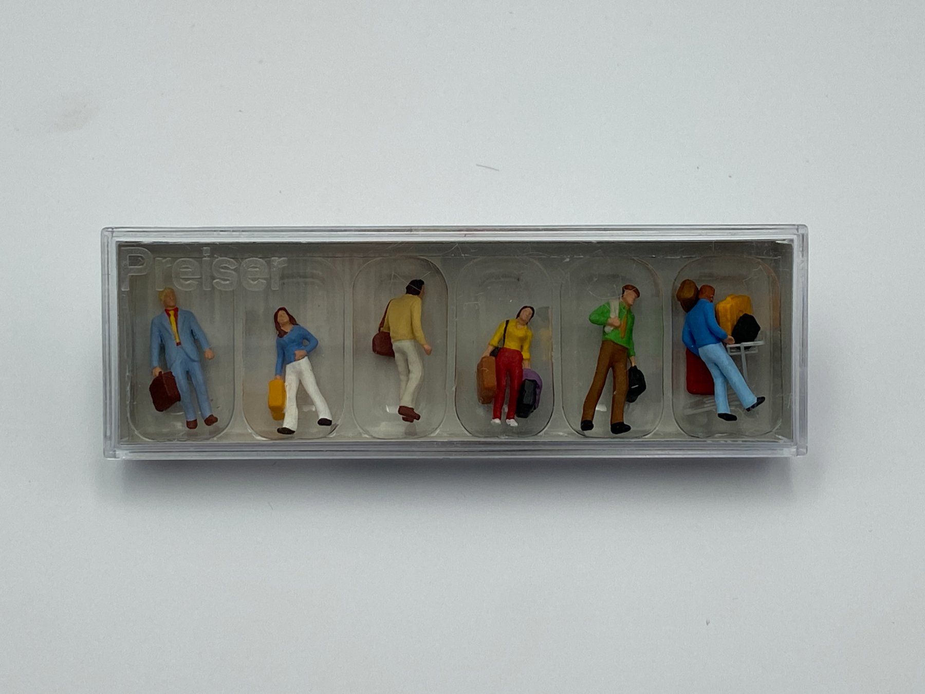 Preiser Modellini di ferrovie: Preiser 10115 H0 Gehende Reisende – Nuovo e nell'imballaggio originale da Neukirch a.d. Thur venduto da MoBa-Shop