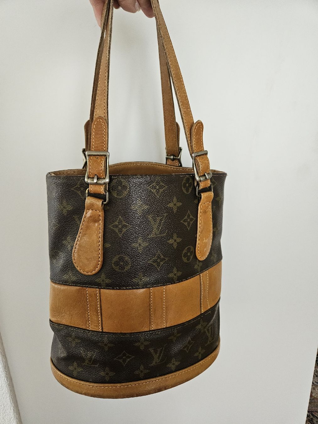 Louis Vuitton Sacs femmes: Louis Vuitton Bucket Bag – D'occasion à Lenzburg par van_gpy5 2