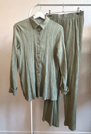 Ensemble d’été pantalon/chemisier vert kaki Shein, t.36/S