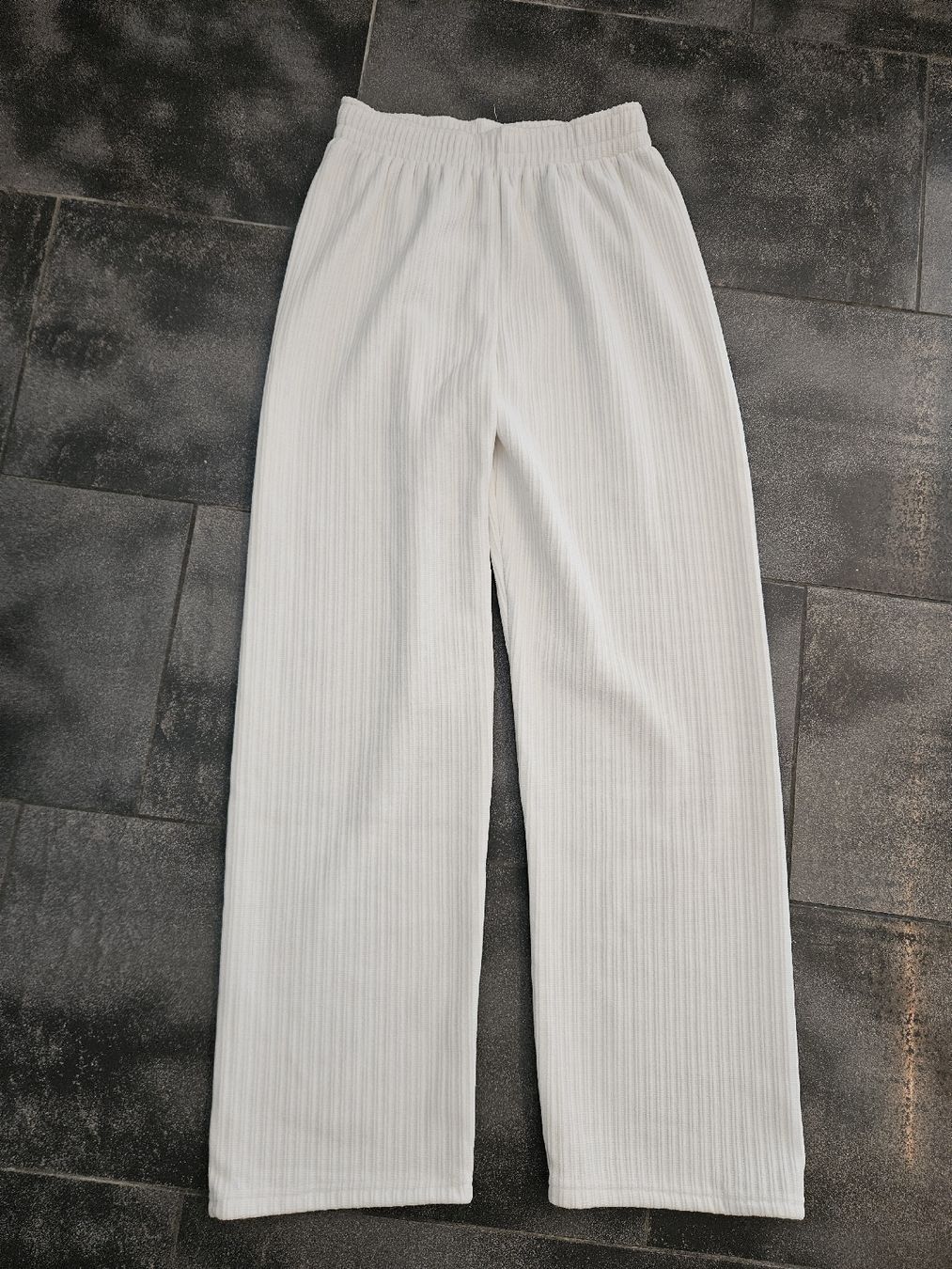 Pantalons: Damen Hose gerippt creme elastischer Bund  – Neuf (Voir description) à Anwil par nomolnoi