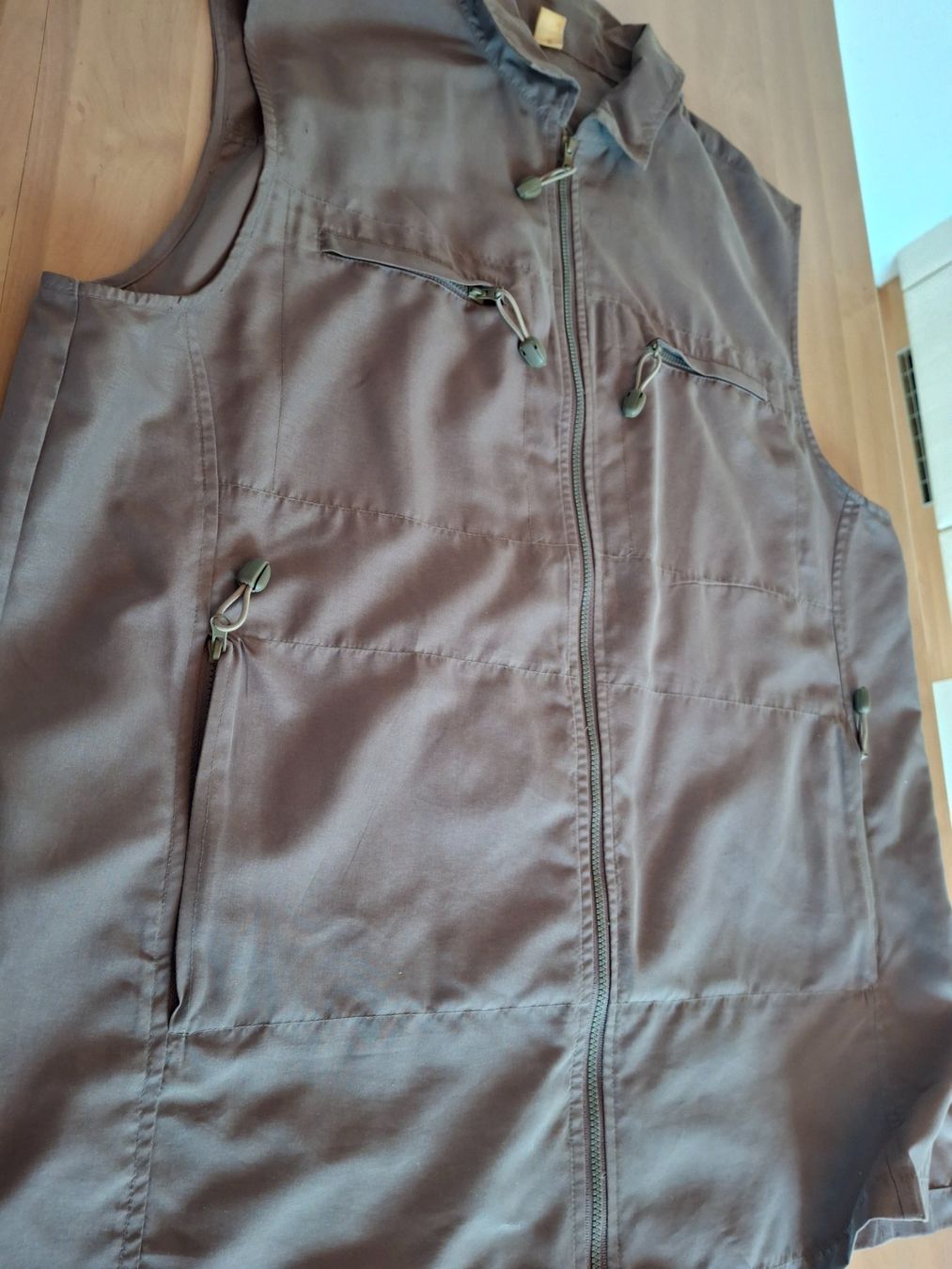 Gilets & Westen: Gilet vert olive taille 40/42 – Gebraucht aus Villiers von san_jn5w 2