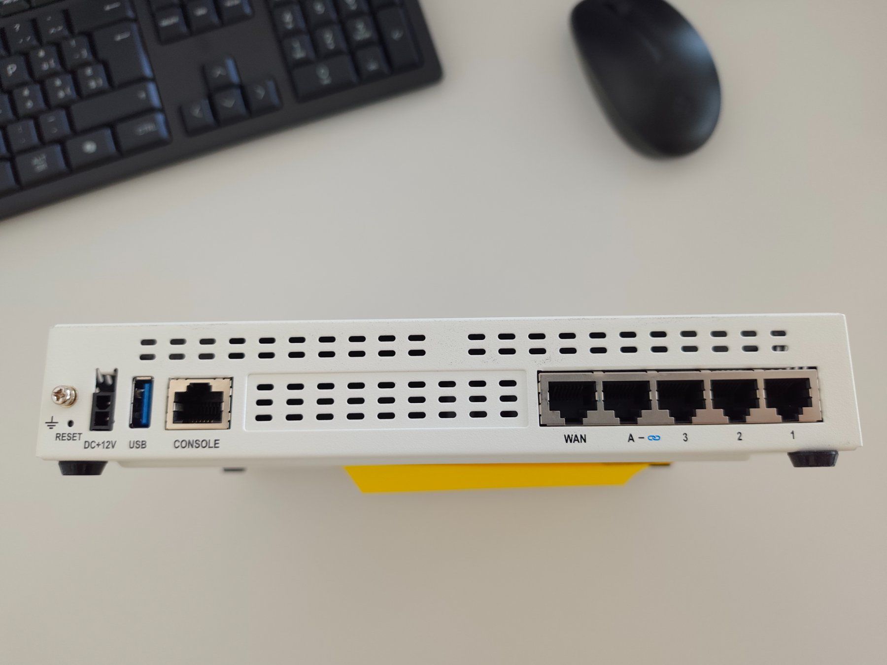 Fortinet Firewall: Fortinet FortiGate 40F (Gerät Nr. 1/2) Hardware Firewall – Usato da Bern venduto da Swt0 4