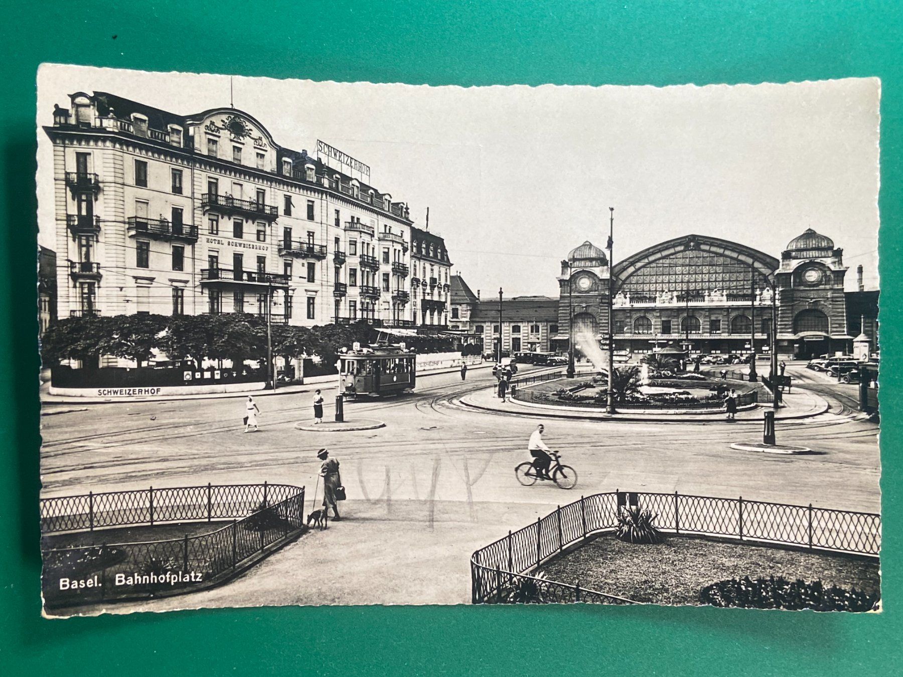 Cartes postales: Basel, Bahnhofplatz - belebt – D'occasion à Steg VS par _vinci_