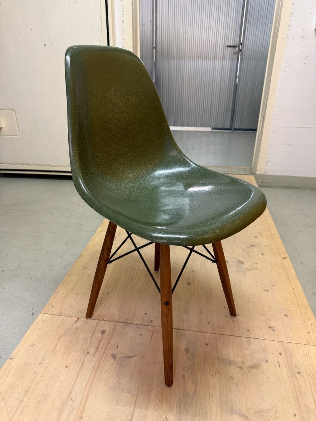 Eames Chaises: Eames Chairs, Chaise Eames, Fiberglas, 4er Set – D'occasion à Cham par misssaigon07 2