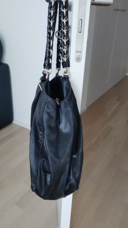 Fendi-Tasche, fast neu, nur zweimal benutzt. 