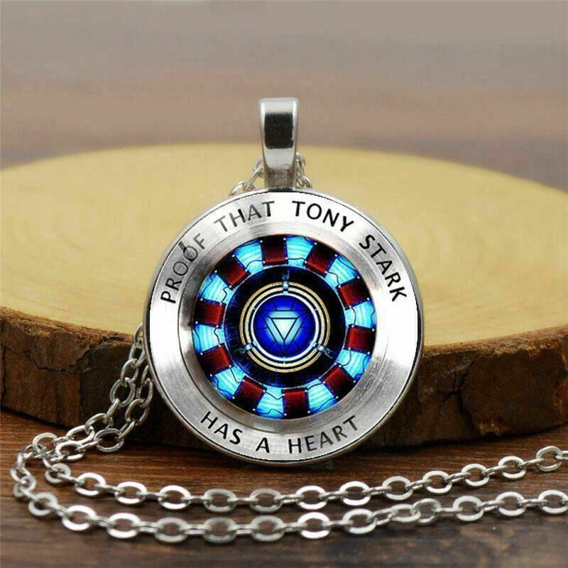 Colliers: Iron Man Herz mit Kette Tony Stark Silbern – Neuf avec emballage d'origine à St. Margarethen TG par ursk10