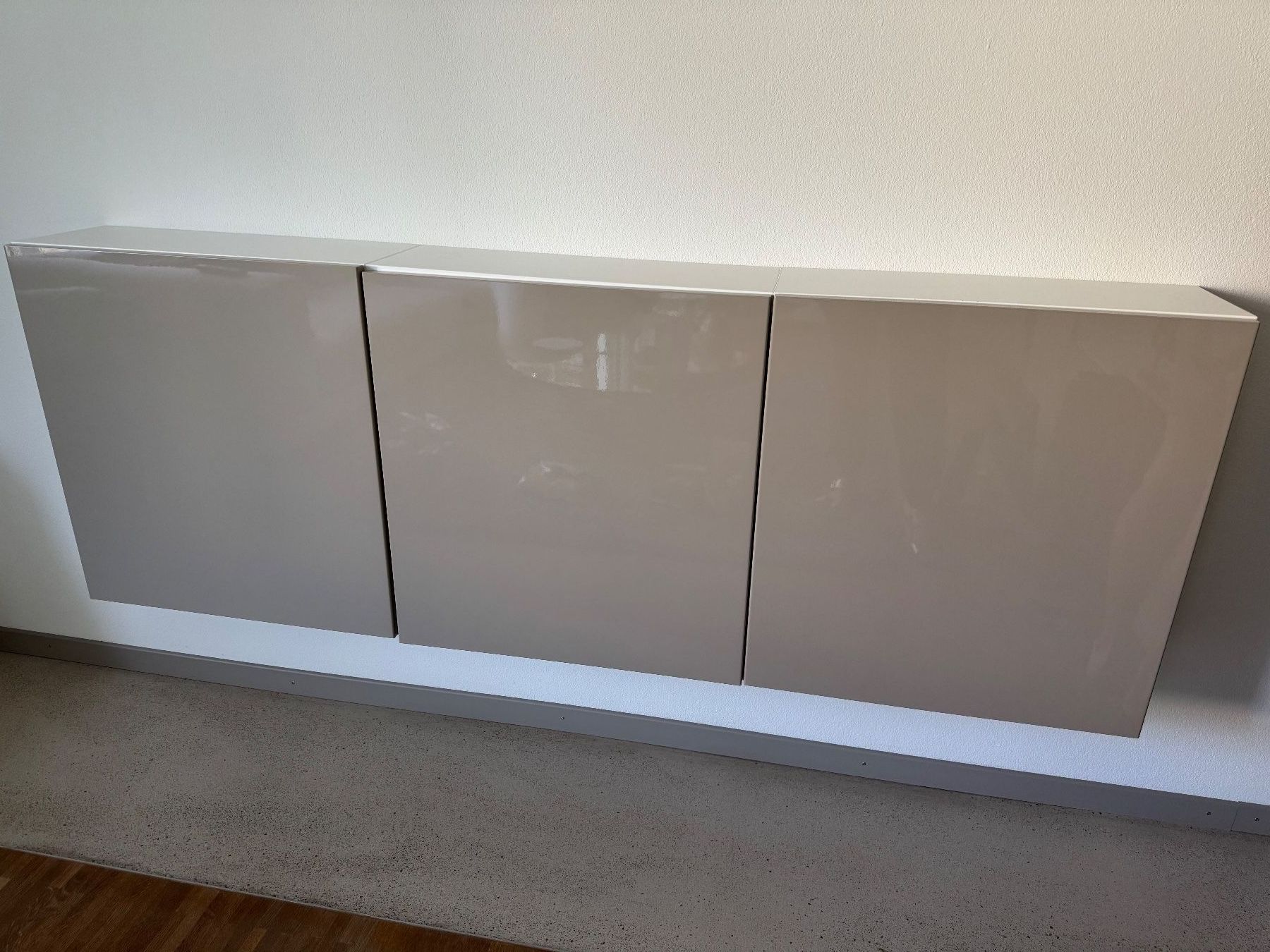 Ikea Commodes: Sideboard Besta Ikea, beige/weiss – D'occasion à Zürich par Saskia125