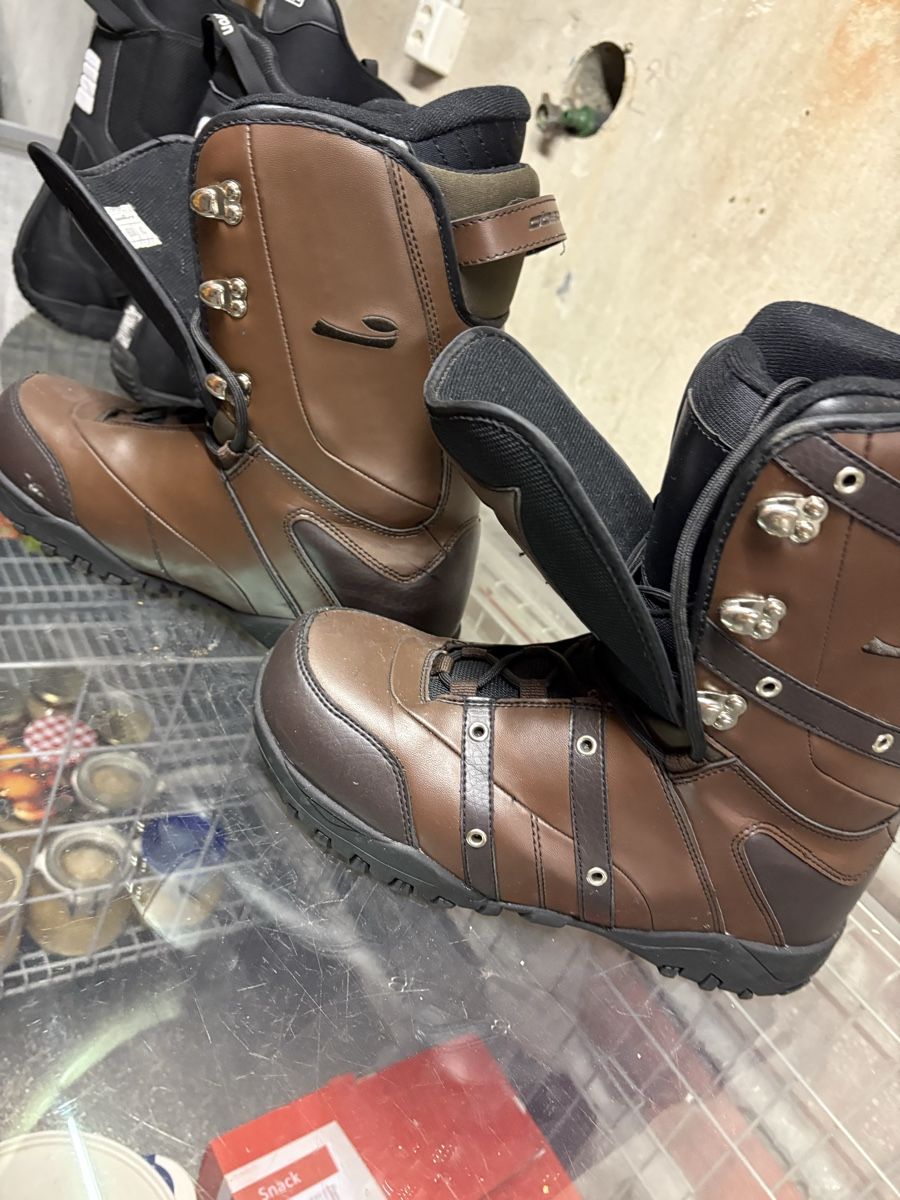 Herrenschuhe: Obscure Snowboard Boots Gr. 42 Braun - – Gebraucht aus Eriswil von ale_g2g8 1