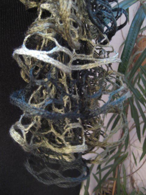 Foulard & Sciarpe: Echarpe tricotée à la main – Nuovo e nell'imballaggio originale da Delémont venduto da marryb 1