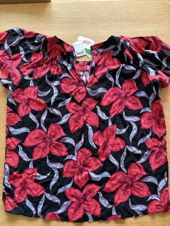 Neue kurzärmlige Bluse