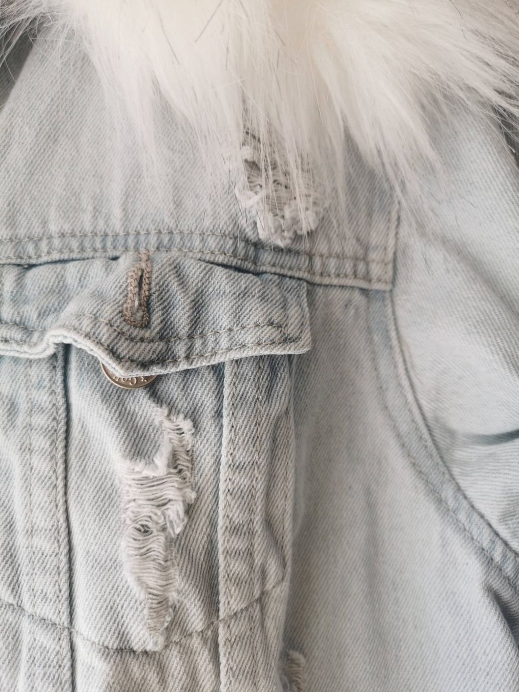 Giacche: Destroyed Look Jeansjacke mit Kunstfellkragen - Gr. XS – Usato da Wettingen venduto da JasminL92-2 1