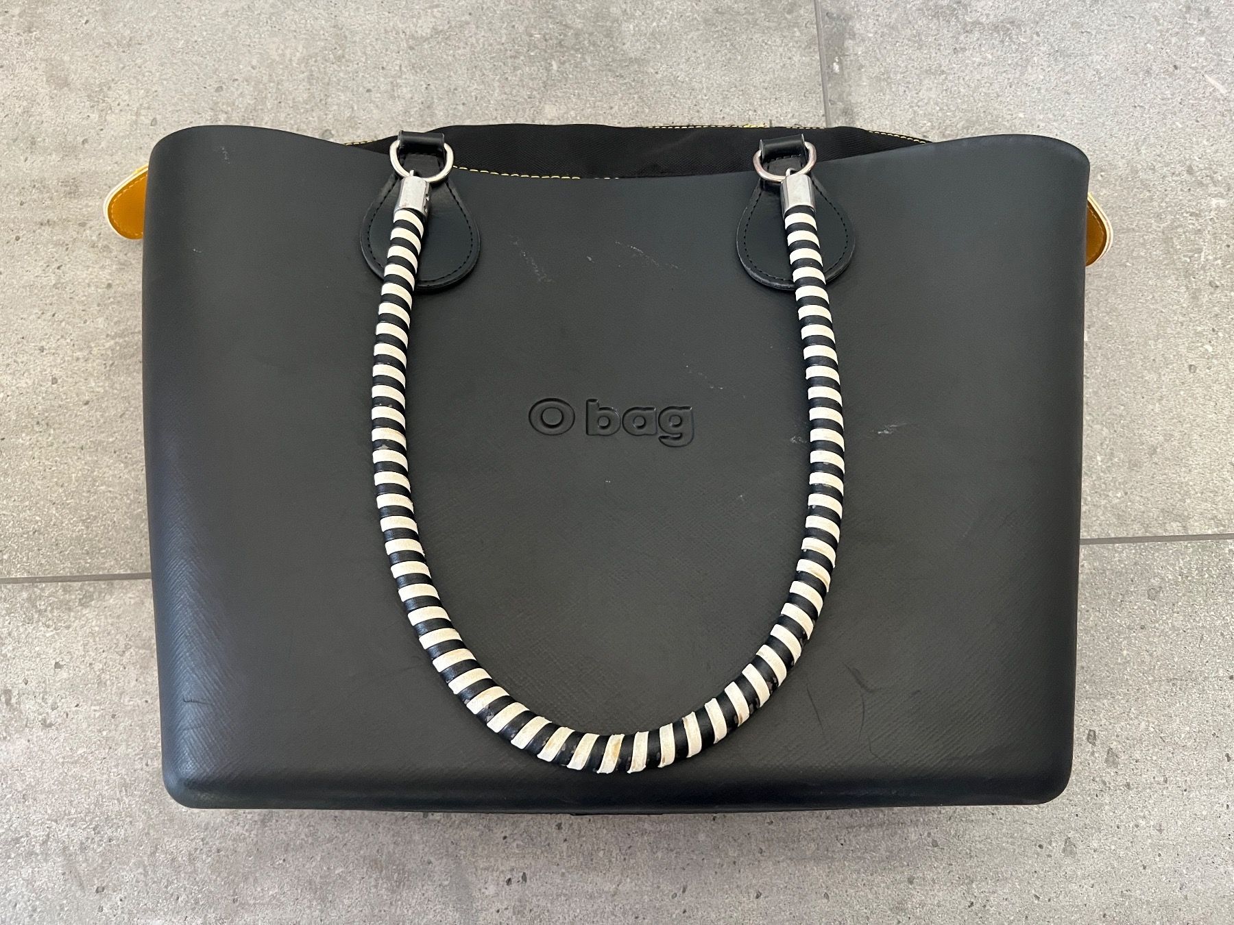 Obag Borse da donna: Obag black with striped handles – Usato da Cama venduto da UnleashdByAna 4