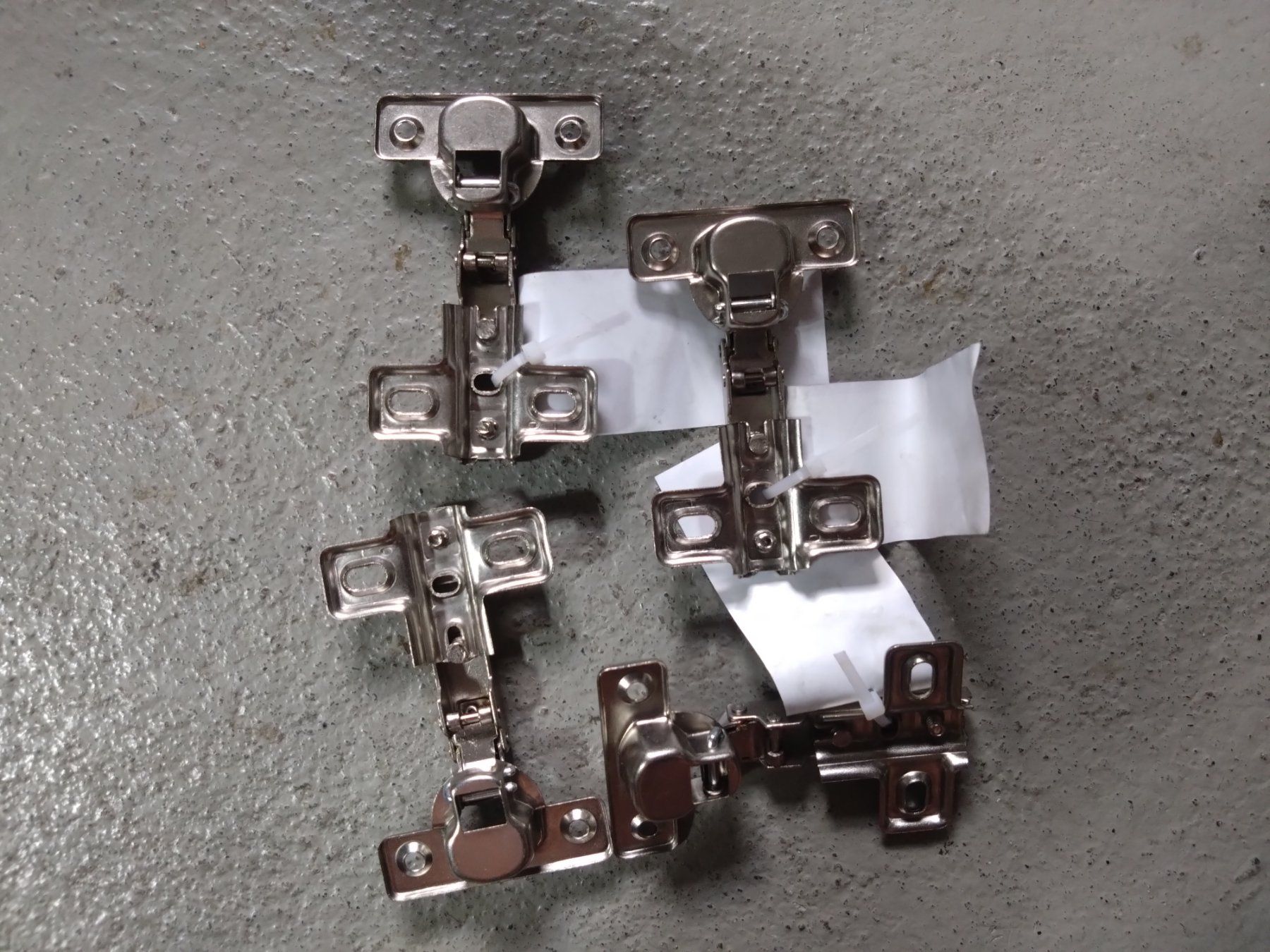 Supporti a parete: Hettich Scharniere, 4 Stück neu, 26mm – Nuovo (secondo la descrizione) da Lenzburg venduto da Timituckle 2