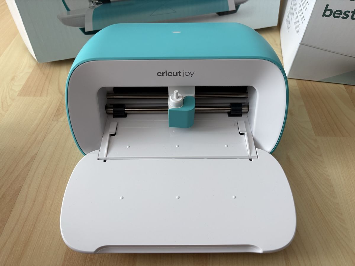 Tutte le macchine: Cricut Schneideplotter JOY Gift Bundle – Usato da Solothurn venduto da boenisworld 2