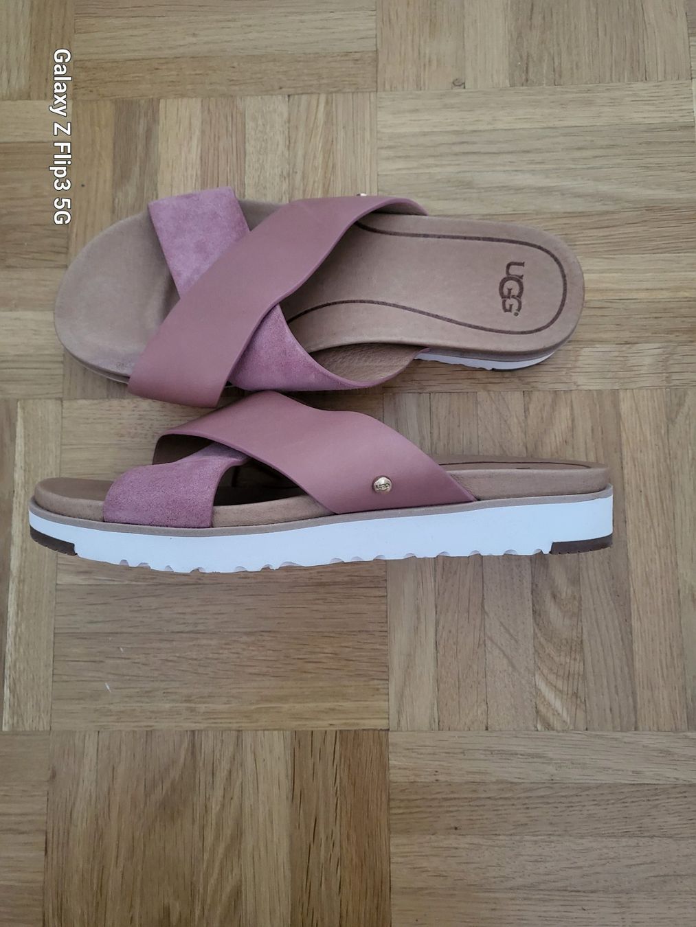 Ugg Scarpe da donna: Les chaussures – Nuovo (secondo la descrizione) da Versoix venduto da Lyucomm 2