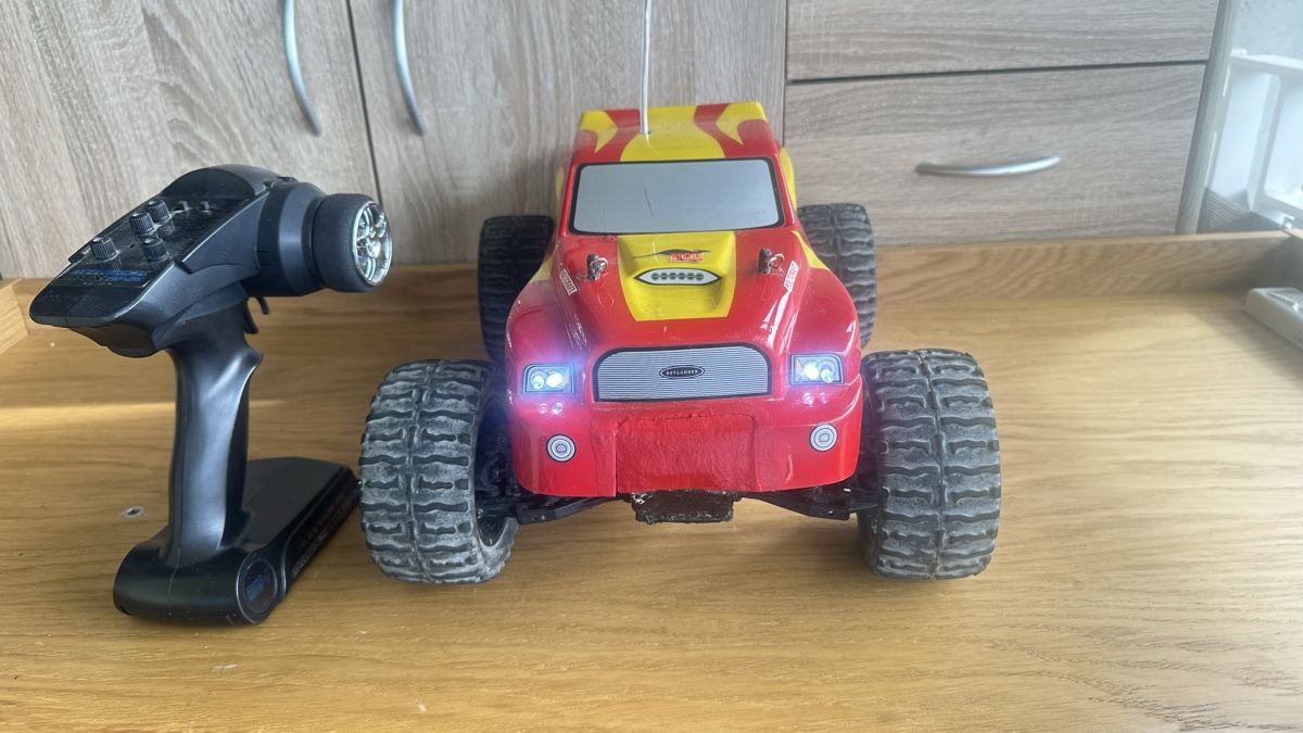 RC Modellbau: Rc auto 1/10 MAVERİK  – Gebraucht aus Nebikon von sal_pvk8