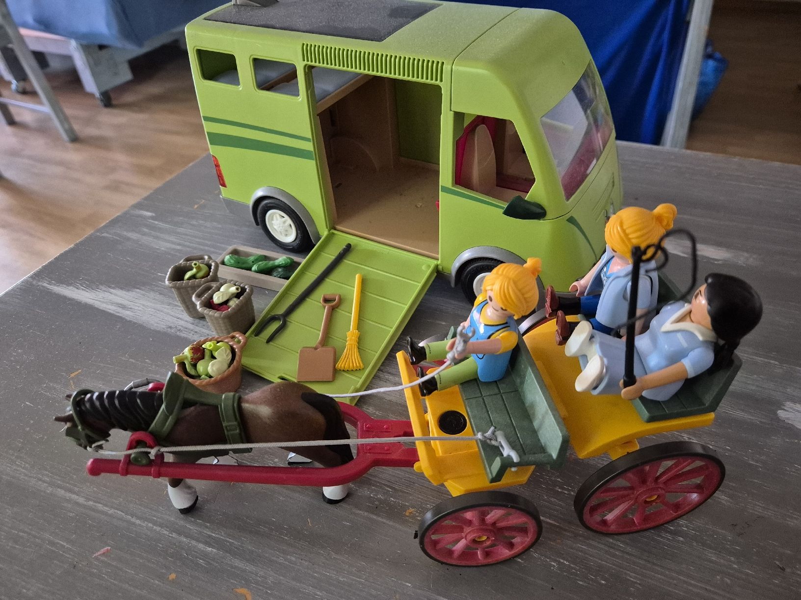 Playmobil Giocattoli: Pferdetransporter mit Kutsche – Usato da Fahrweid venduto da Fischwasser6 3