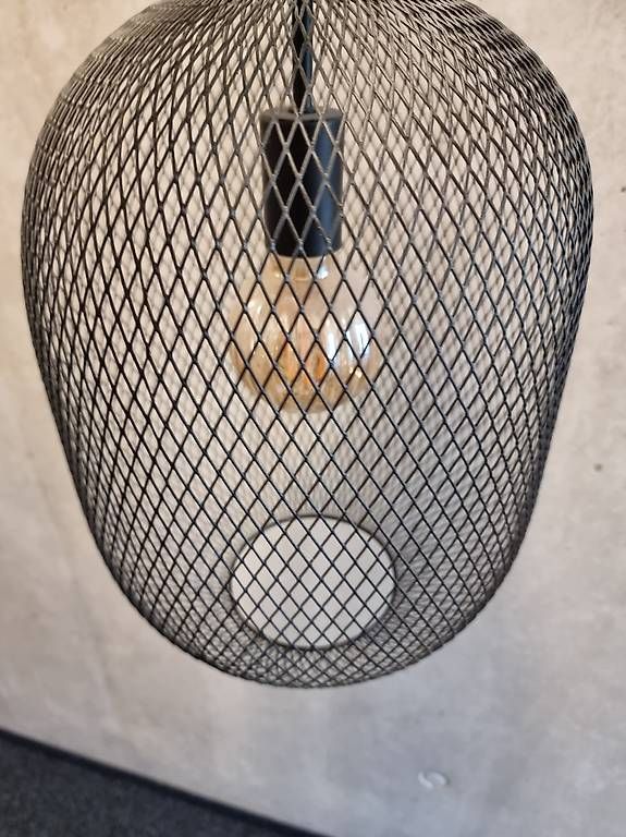 Lampen: Lampe aus dem Möbelhaus Pfister – Gebraucht aus Oetwil am See von val_sbf2