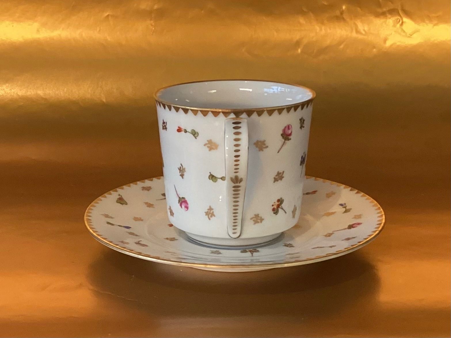 Tazze: Langenthal L / Kaffeetasse mit Streublumen – Usato da Beinwil am See venduto da kae_gh7c 3