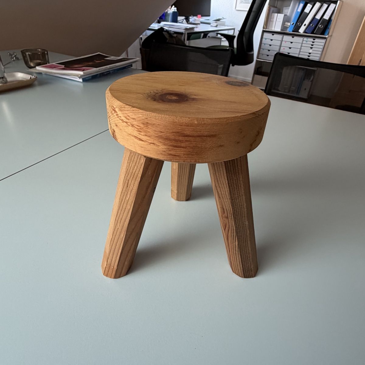 Holzartikel: Holzhocker und Holzschachtel – Gebraucht aus Küsnacht ZH von molare 2