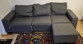 Schönes graues Sofa mit Ottomane 