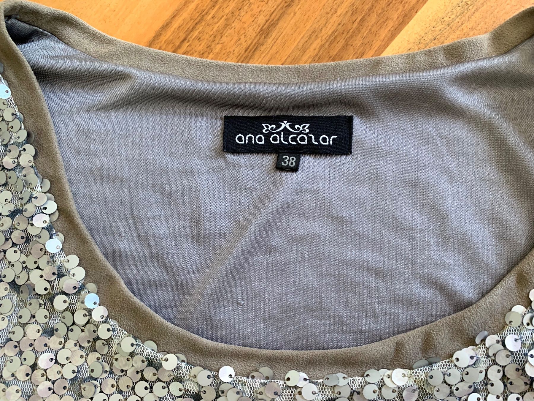 Ana Alcazar Vestiti: ANA ALCAZAR - mega Pailettenkleid Grösse 38 – Nuovo (secondo la descrizione) da Meiringen venduto da snahhanssnah 1