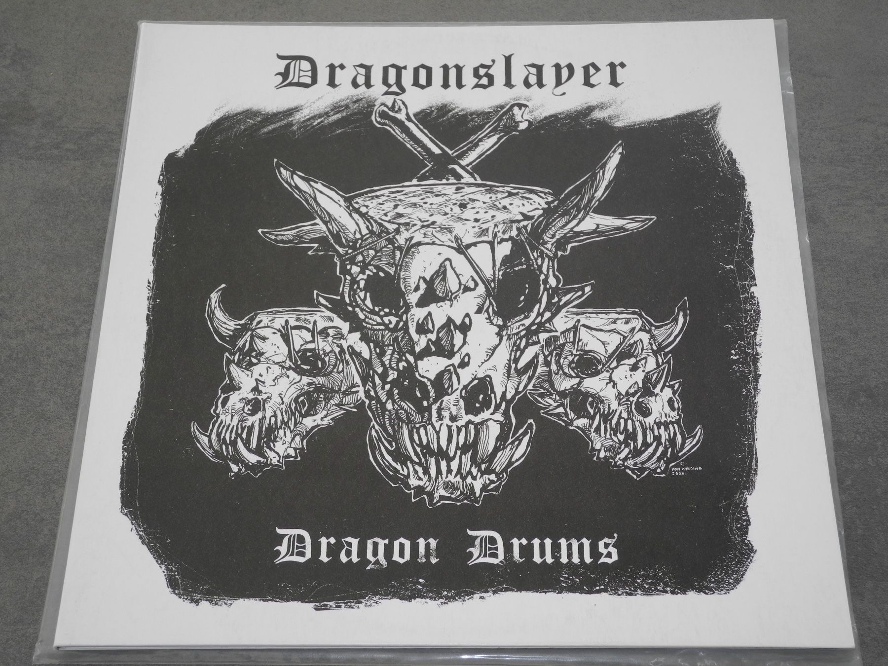 Dischi in vinile: DRAGONSLAYER - DRAGON DRUMS - 2 LPs – Nuovo (secondo la descrizione) da Fahrwangen venduto da Swirl2