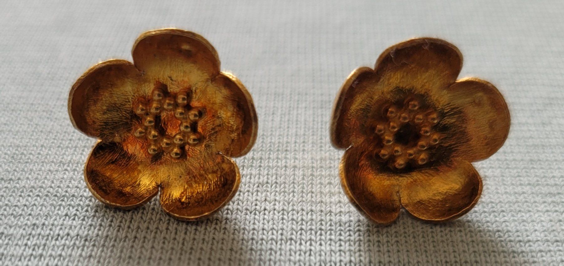 Boucles d'oreille: Goldige Ohrstecker – D'occasion à Zürich par nkem13