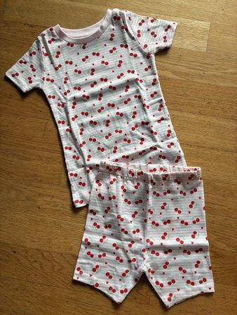 Schönes Pyjama Gr. 98, Neu