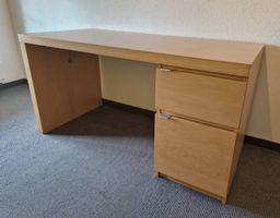 Schreibtisch