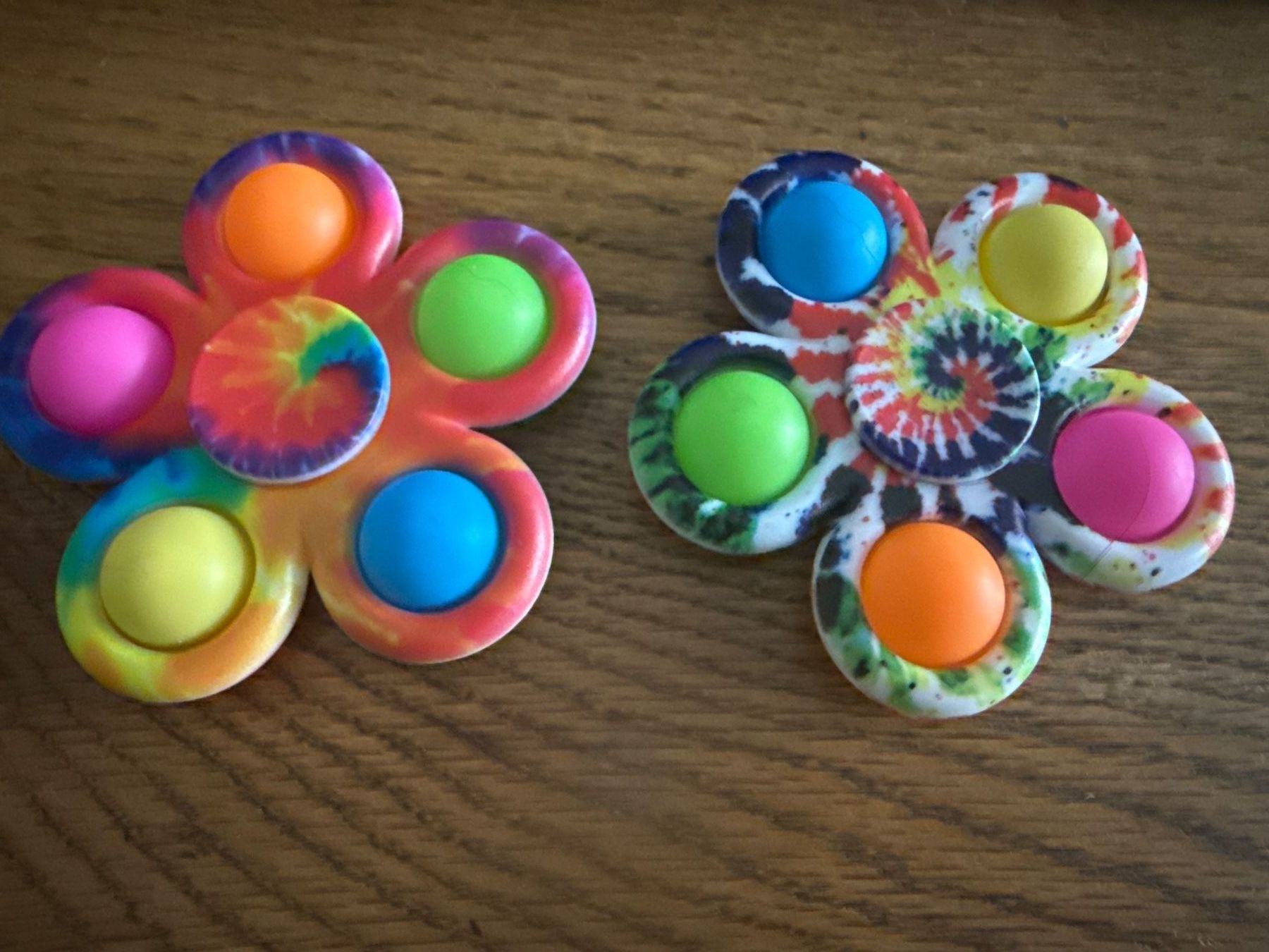 Giocattoli: 2x Fidget-Spinner: sensorisches Stressabbau Drehspielzeug – Nuovo (secondo la descrizione) da Teufenthal AG venduto da MeineSchatztruhe