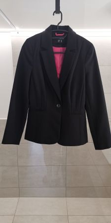 Schwarzer Blazer Gr. 38, tailliert, neu
