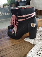 Fesche Stiefeletten für ans Oktoberfest.