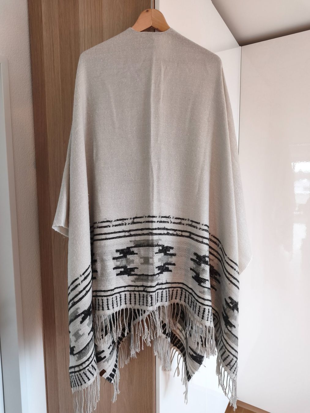Altro in Moda donna: Roots Canada Poncho – Usato da Niederrohrdorf venduto da yan_zkz6 1