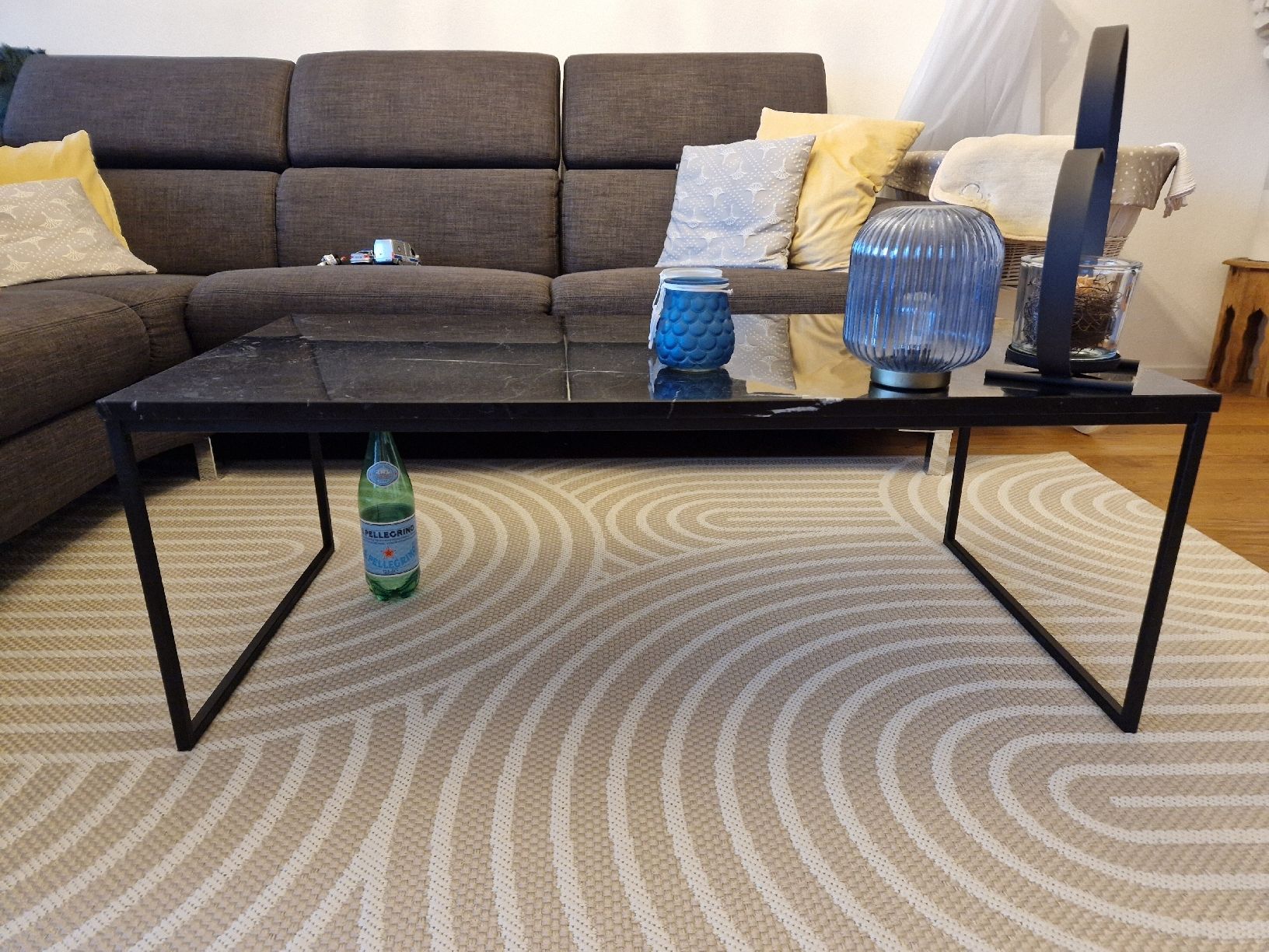 Tavoli: Schwarzer Marmor Couchtisch, Top Zustand, Wohnzimmer – Nuovo (secondo la descrizione) da Hochdorf venduto da Dana92