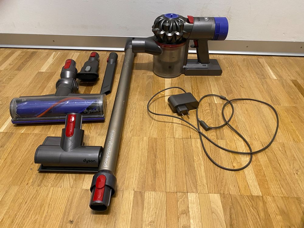 Dyson V8 motorhead - Staubsauger | Kaufen auf Ricardo