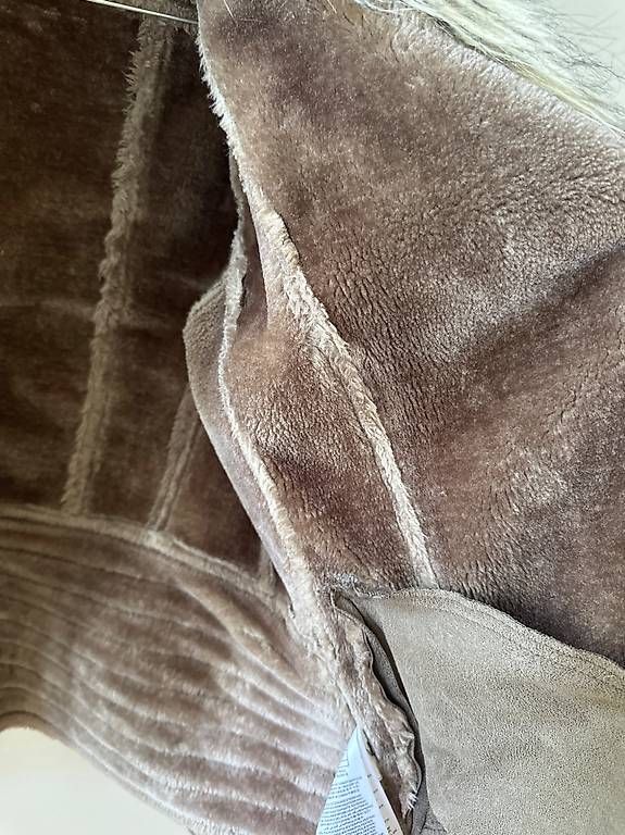 Guess Jacken: Giubbotto Guess con collo in pelo sintetico – Gebraucht aus Tesserete von mis_5ryv 4