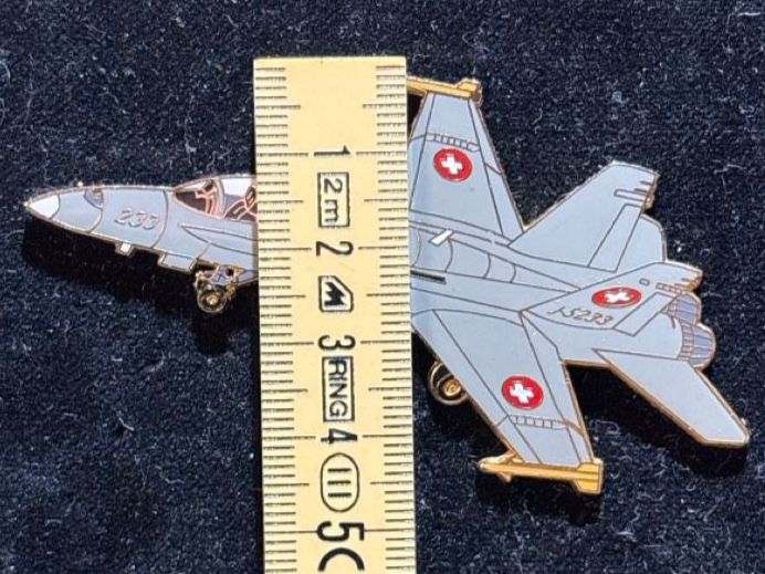 Schweizer Armee Placchette & Badge: Pin Hornet der Schweizer Luftwaffe, 039/300, Original! – Usato da Matzingen venduto da Old-Shop 2