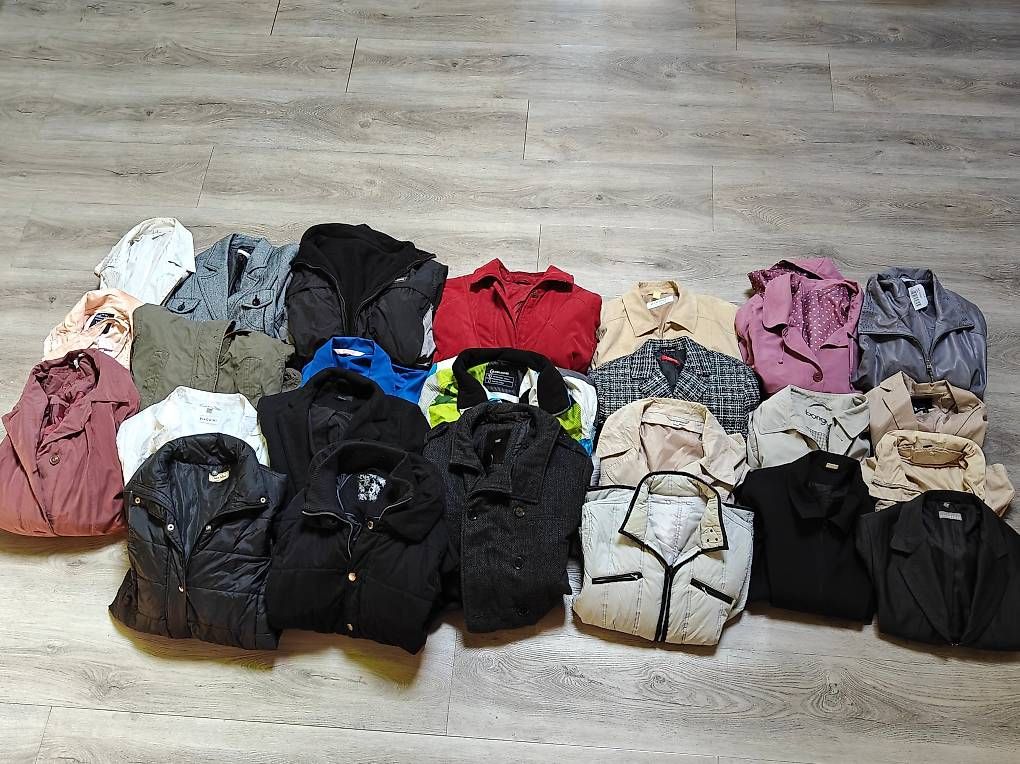 Lotti di vestiti: Für Wiederverkäufer 25 Jacken – Usato da Bätterkinden venduto da Elefantenzoo