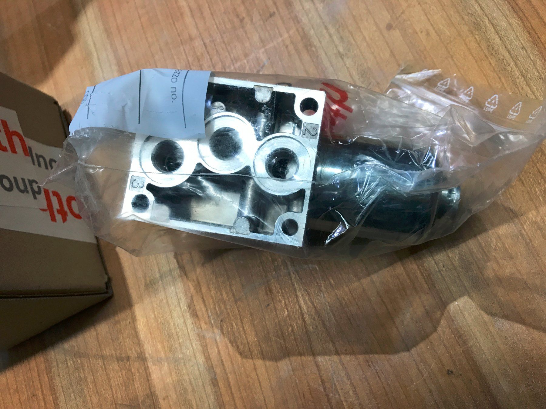 Componenti elettronici: Rexroth Magnetventil 24V Neu. – Nuovo (secondo la descrizione) da Kreuzlingen venduto da JOWY72 2