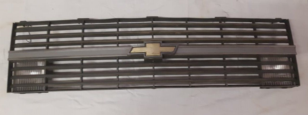Chevrolet Tutti pezzi di ricambio auto: 1984 Chevrolet Van Kühlergrill – Usato da Niedergösgen venduto da usc_8fsx