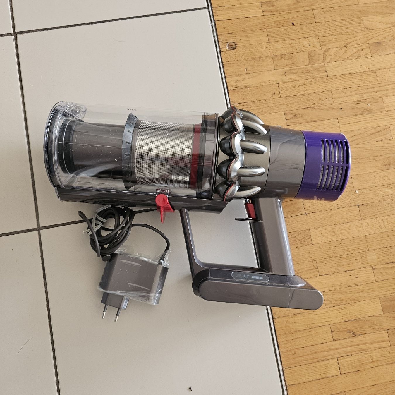 Dyson Aspirapolveri & Accessori: Dyson v10 – Nuovo (secondo la descrizione) da Plan les Ouates venduto da Ana_s21